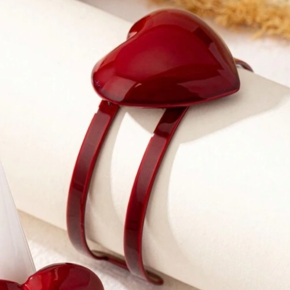 Red Heart Bangle - Picture 5 of 8